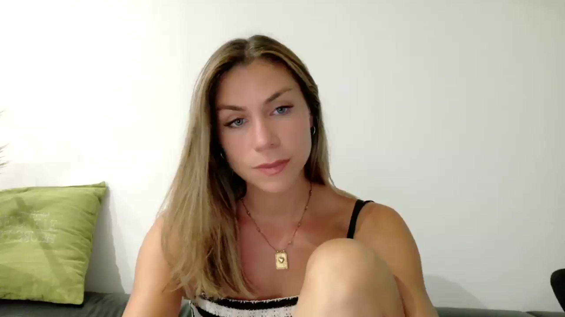 Gallery image thumbnail from Alicewonder1's myfreecams stream on, 07/04/2025, 19:04 image 5 of 20