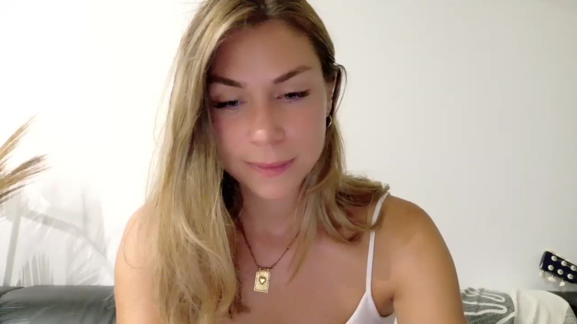 Gallery image thumbnail from Alicewonder1's myfreecams stream on, 07/17/2025, 20:53 image 11 of 20