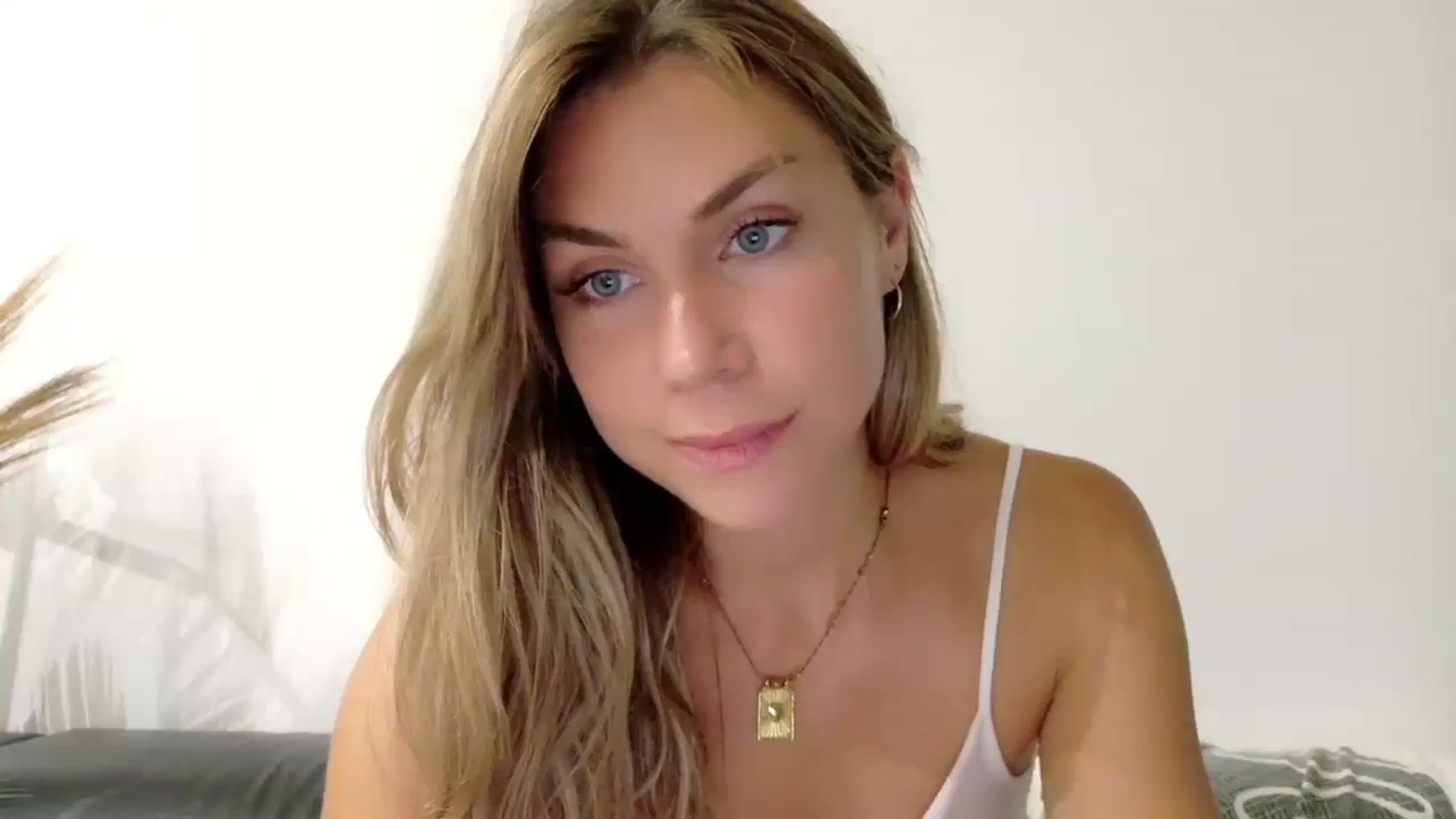 Gallery image thumbnail from Alicewonder1's myfreecams stream on, 07/17/2025, 20:53 image 17 of 20