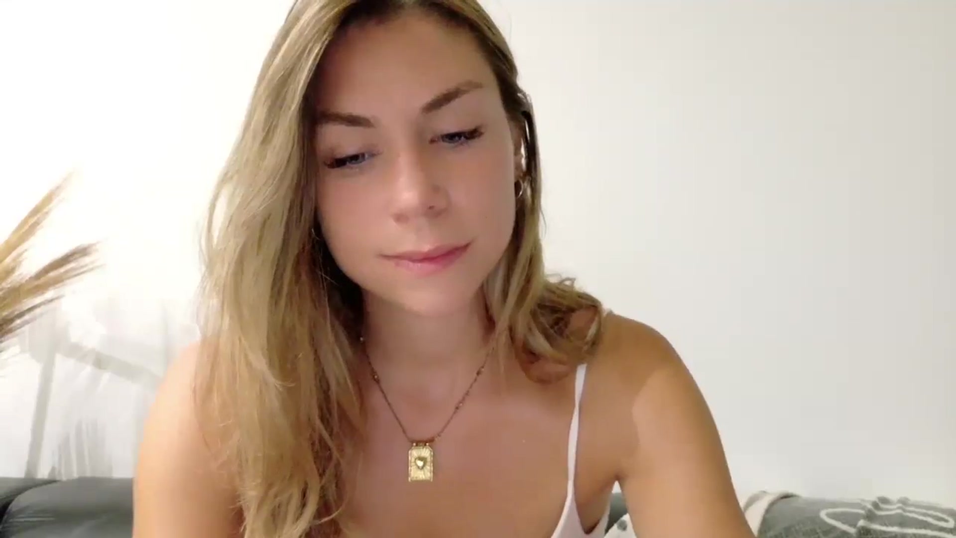 Gallery image thumbnail from Alicewonder1's myfreecams stream on, 07/17/2025, 20:53 image 14 of 20