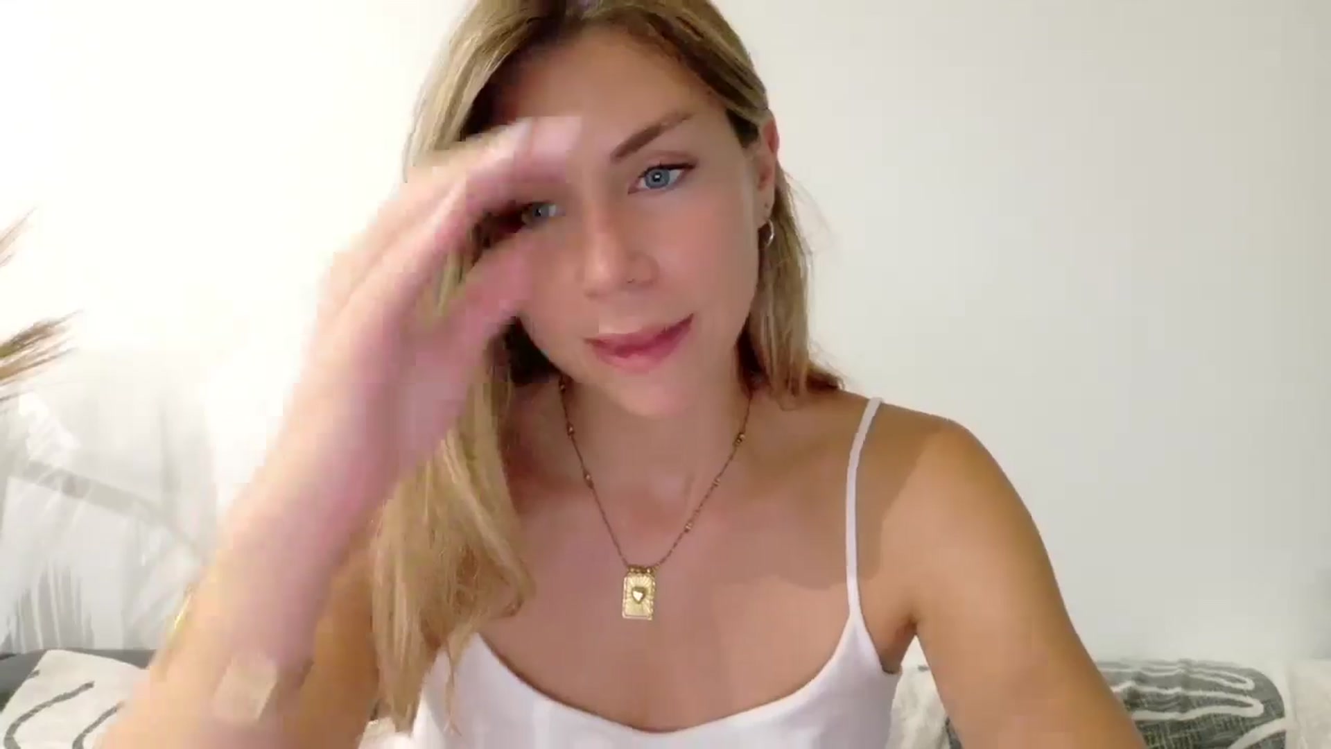 Gallery image thumbnail from Alicewonder1's myfreecams stream on, 07/17/2025, 20:53 image 5 of 20