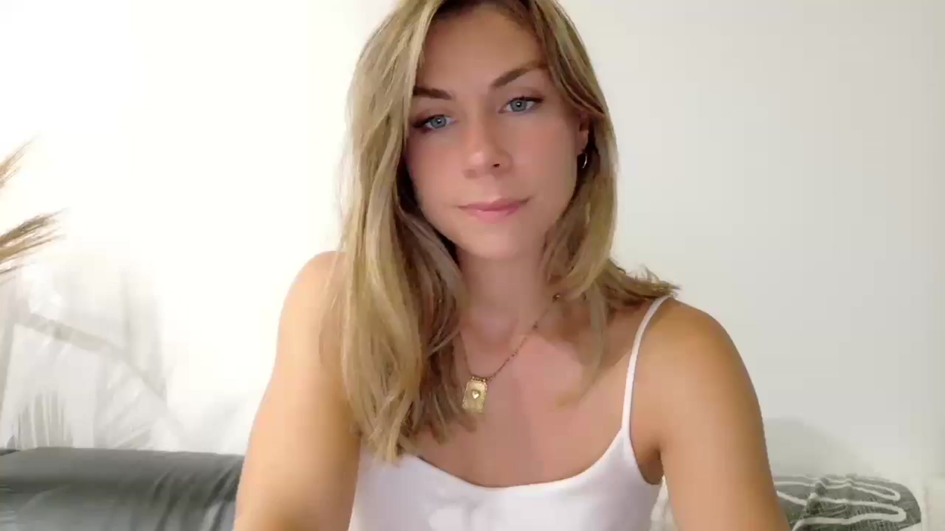 Gallery image thumbnail from Alicewonder1's myfreecams stream on, 07/17/2025, 20:53 image 7 of 20