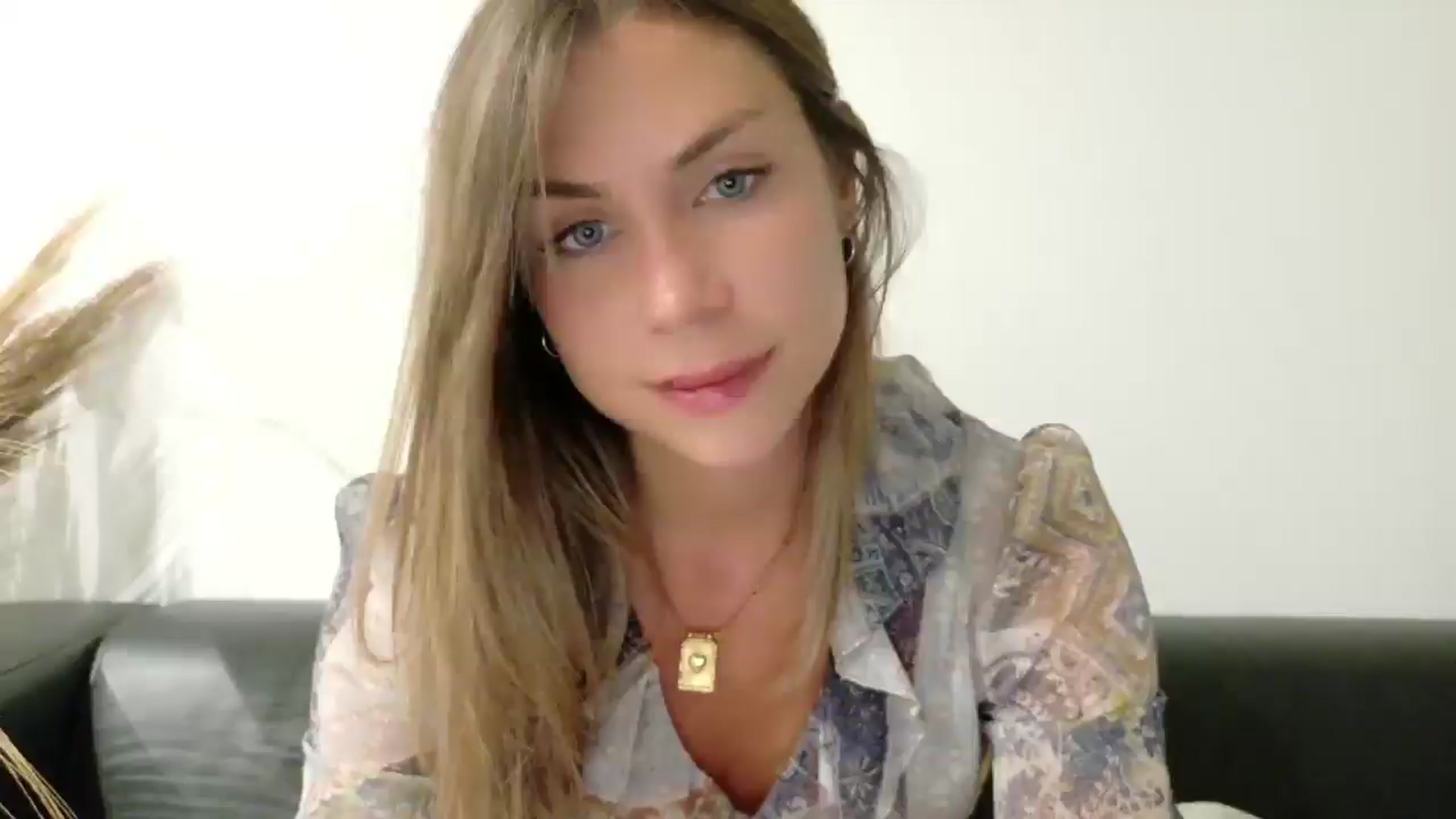 Gallery image thumbnail from Alicewonder1's myfreecams stream on, 07/22/2025, 19:40 image 17 of 20