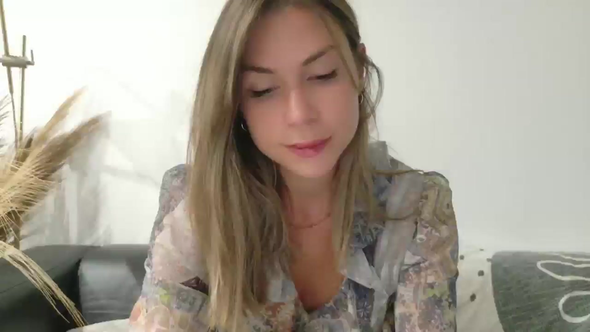 Gallery image thumbnail from Alicewonder1's myfreecams stream on, 07/22/2025, 19:40 image 4 of 20