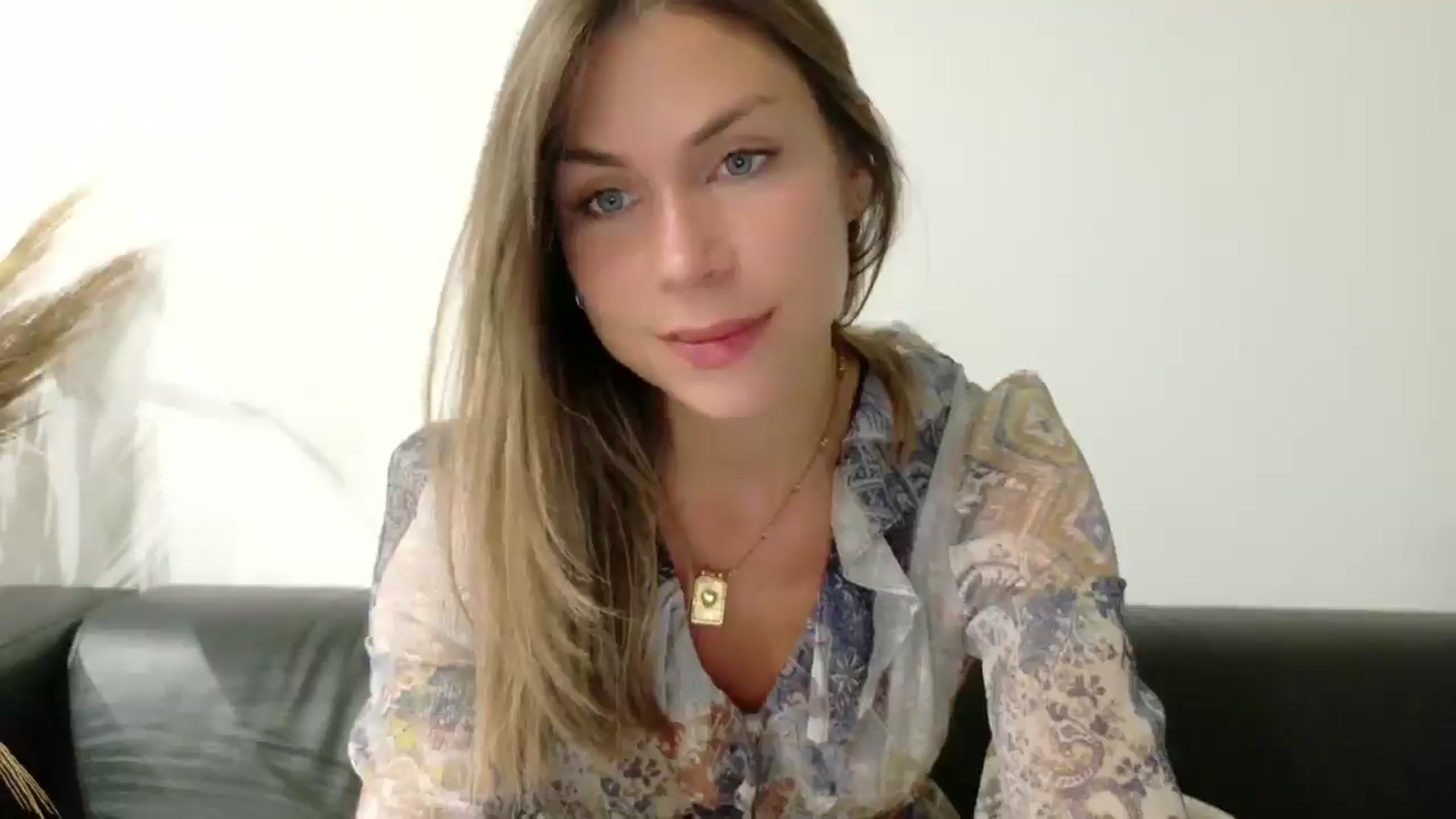 Gallery image thumbnail from Alicewonder1's myfreecams stream on, 07/22/2025, 19:40 image 19 of 20