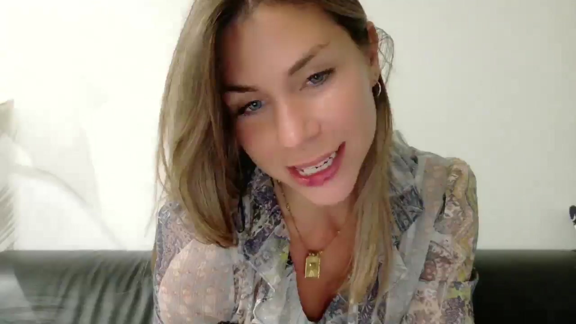 Gallery image thumbnail from Alicewonder1's myfreecams stream on, 07/22/2025, 20:44 image 9 of 20