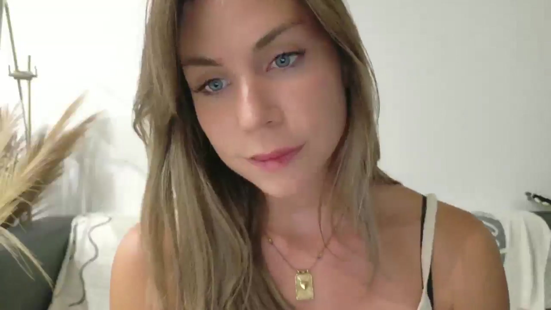 Gallery image thumbnail from Alicewonder1's myfreecams stream on, 07/23/2025, 20:29 image 3 of 20