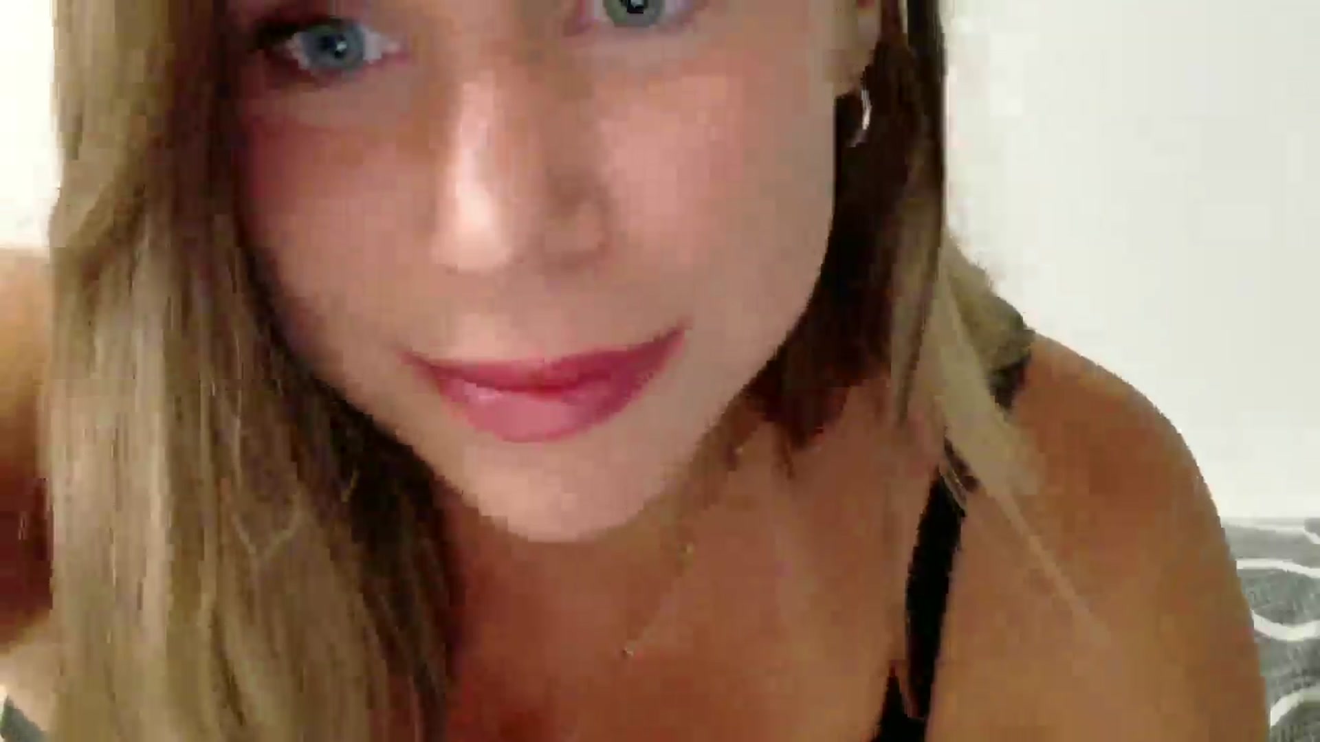 Gallery image thumbnail from Alicewonder1's myfreecams stream on, 07/26/2025, 19:58 image 16 of 20