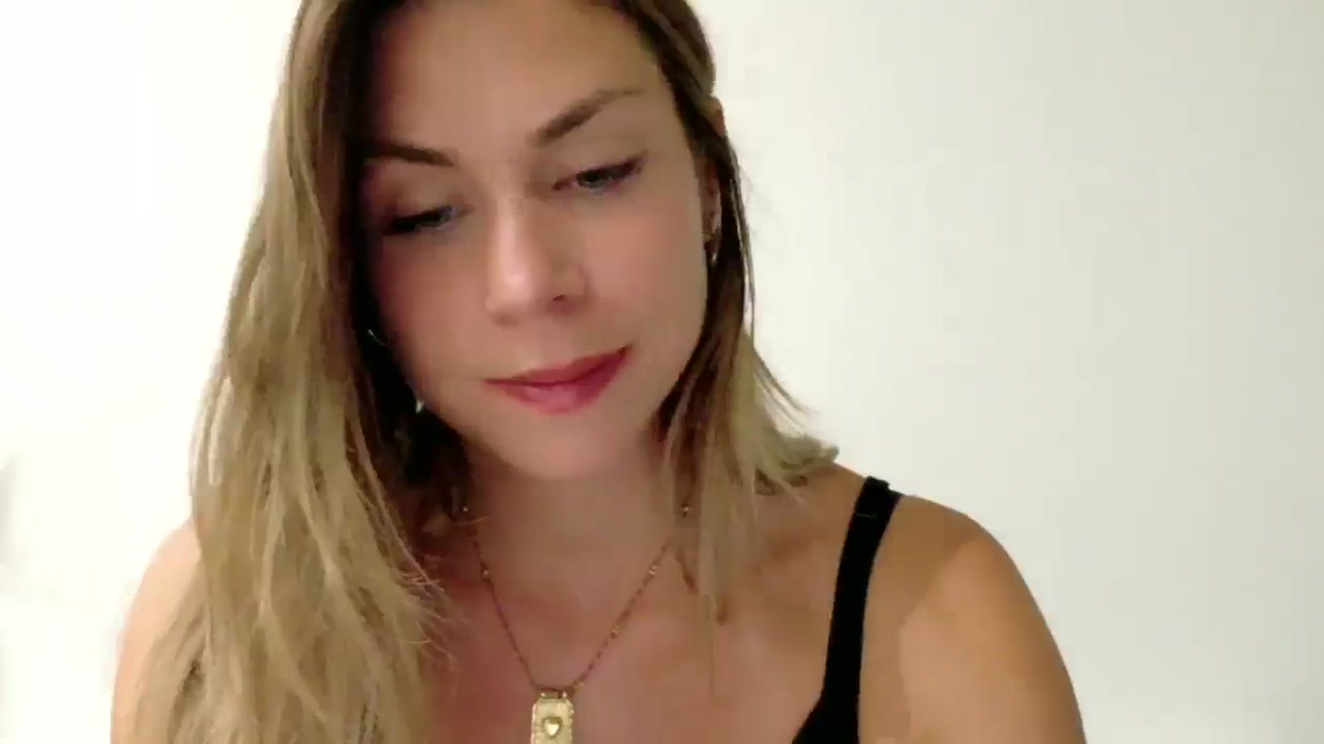Gallery image thumbnail from Alicewonder1's myfreecams stream on, 07/26/2025, 21:53 image 2 of 20