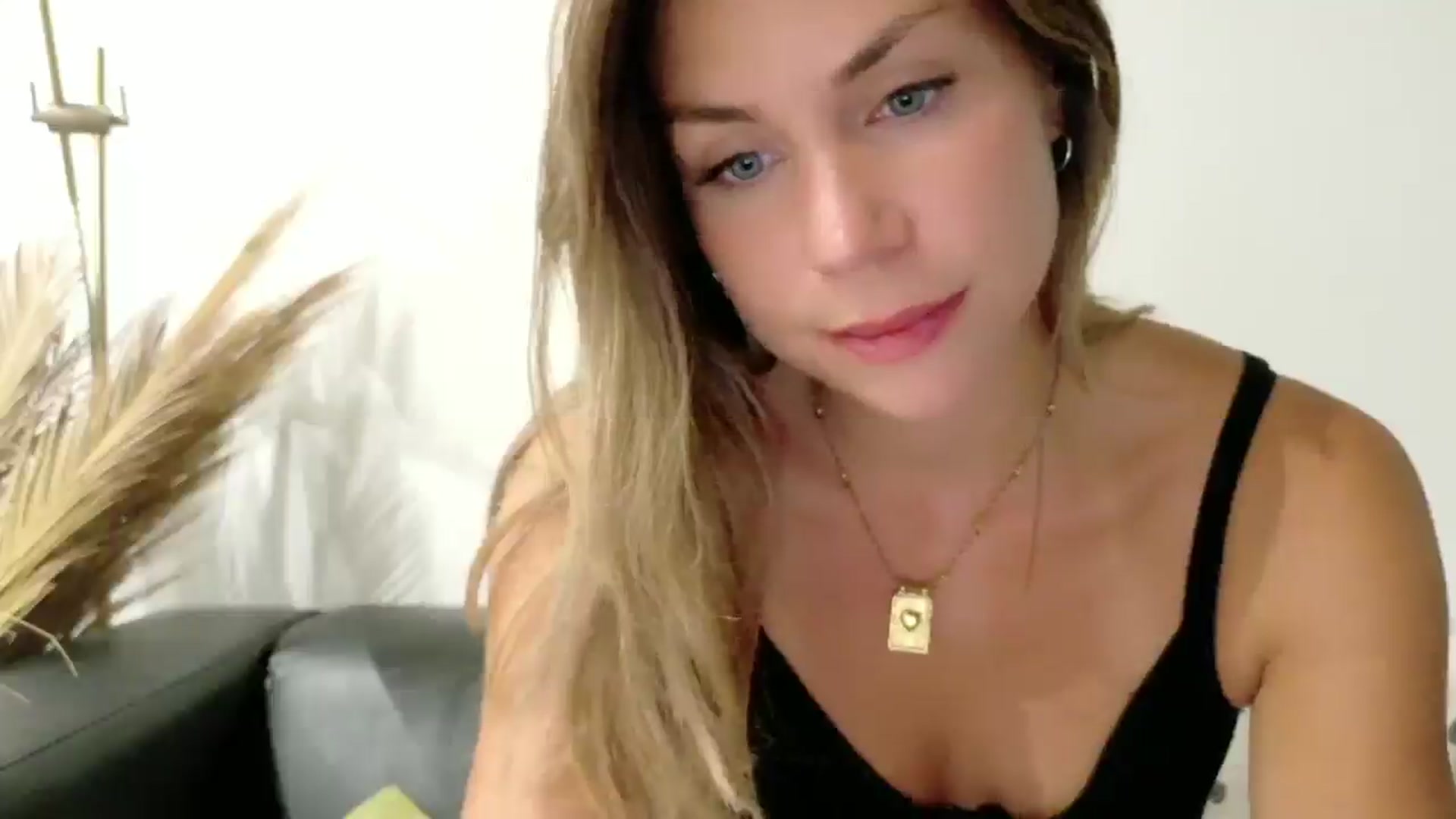 Gallery image thumbnail from Alicewonder1's myfreecams stream on, 07/26/2025, 21:53 image 17 of 20