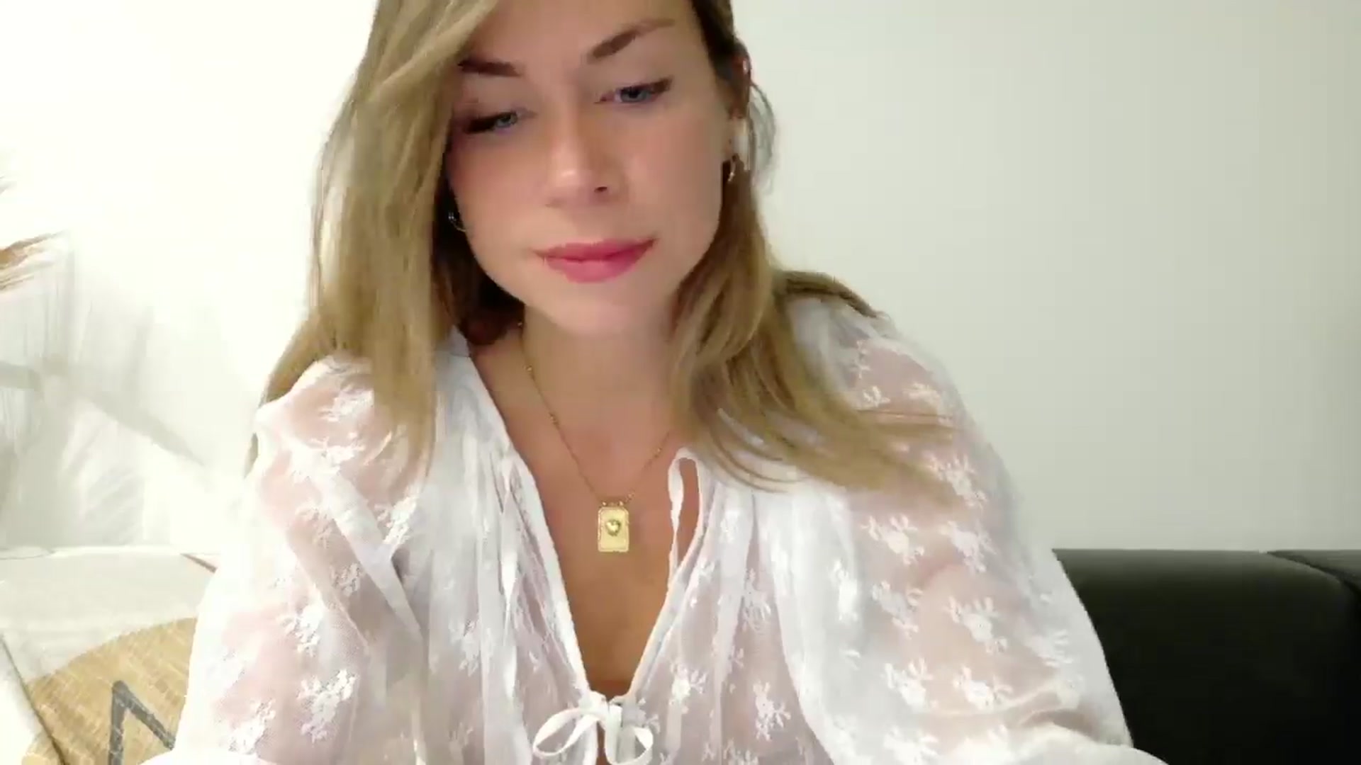Gallery image thumbnail from Alicewonder1's myfreecams stream on, 07/27/2025, 19:29 image 17 of 20