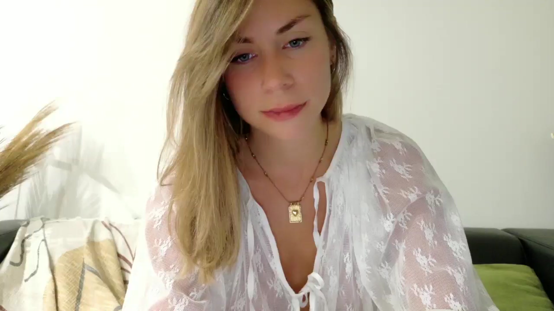 Gallery image thumbnail from Alicewonder1's myfreecams stream on, 07/27/2025, 21:13 image 17 of 20