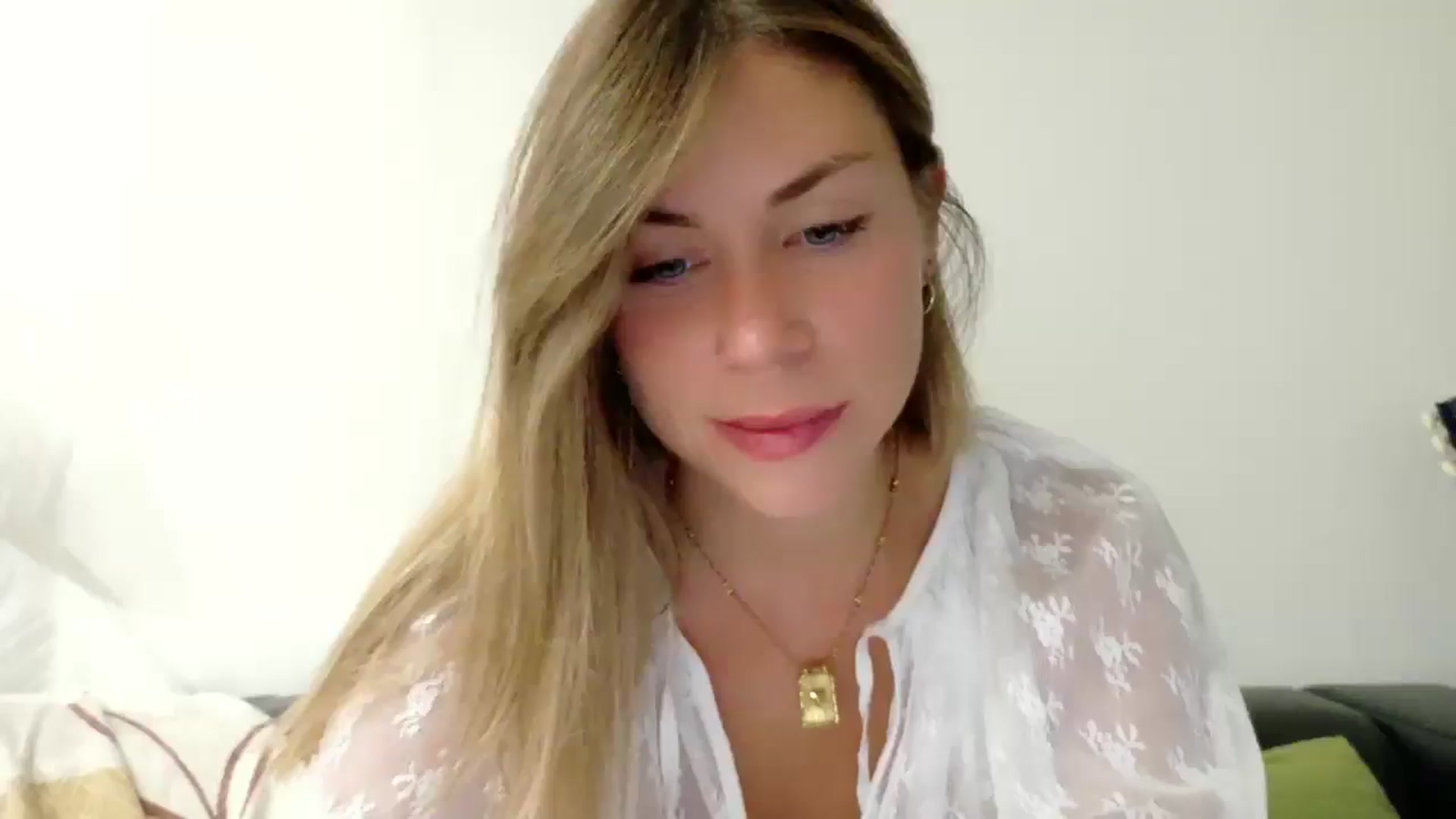 Gallery image thumbnail from Alicewonder1's myfreecams stream on, 07/27/2025, 21:13 image 6 of 20