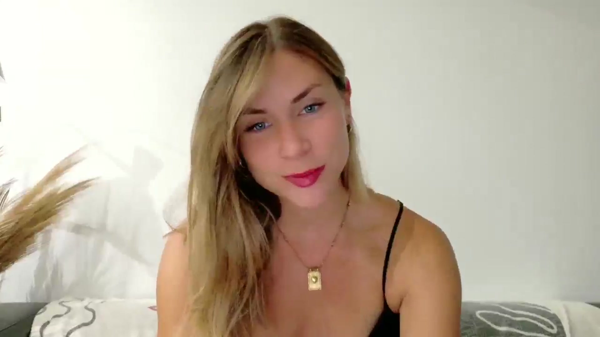 Gallery image thumbnail from Alicewonder1's myfreecams stream on, 08/02/2025, 19:17 image 6 of 20