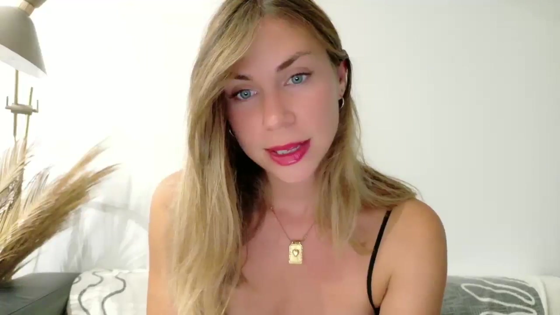 Gallery image thumbnail from Alicewonder1's myfreecams stream on, 08/02/2025, 19:17 image 3 of 20
