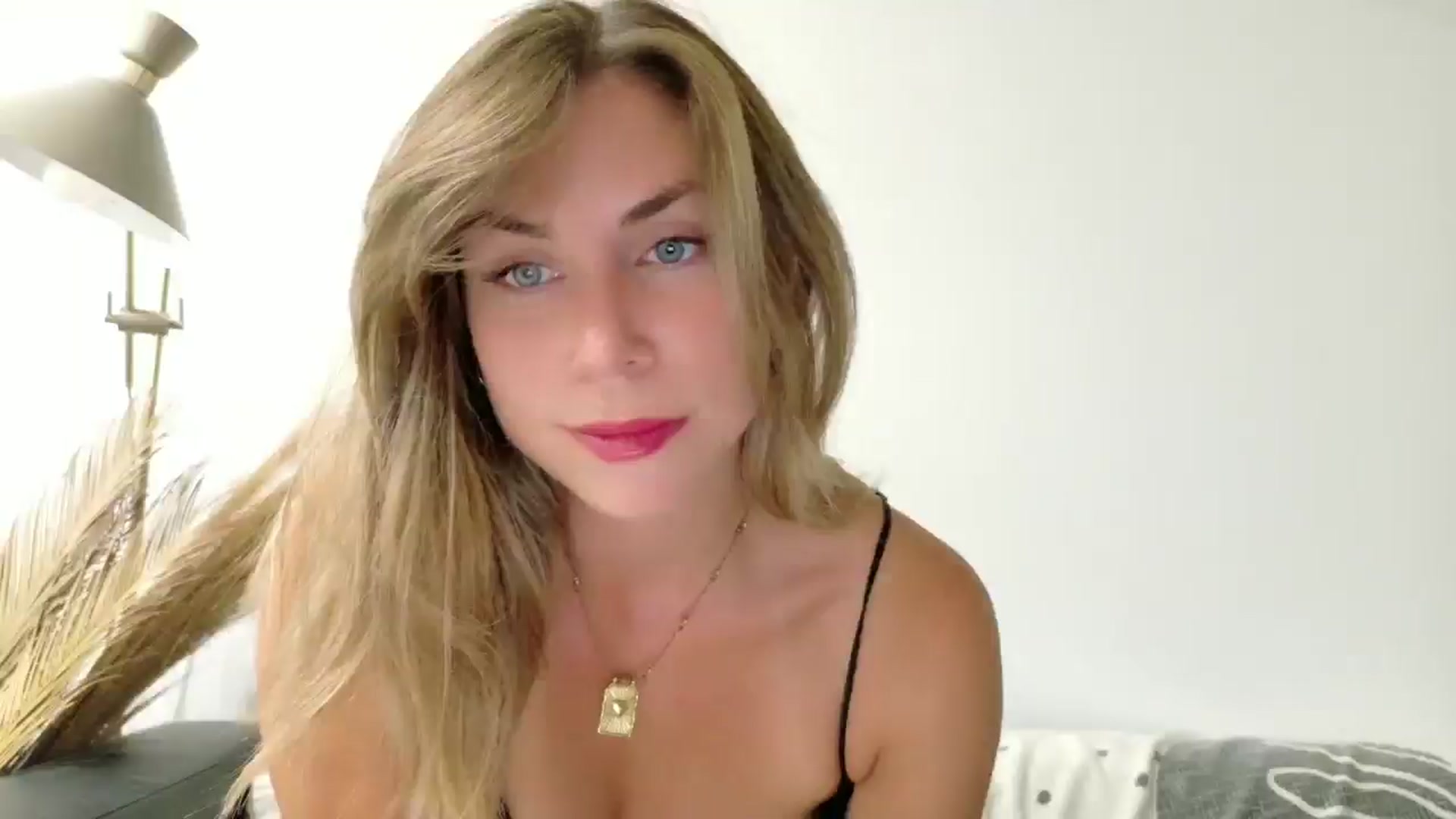 Gallery image thumbnail from Alicewonder1's myfreecams stream on, 08/02/2025, 19:17 image 11 of 20