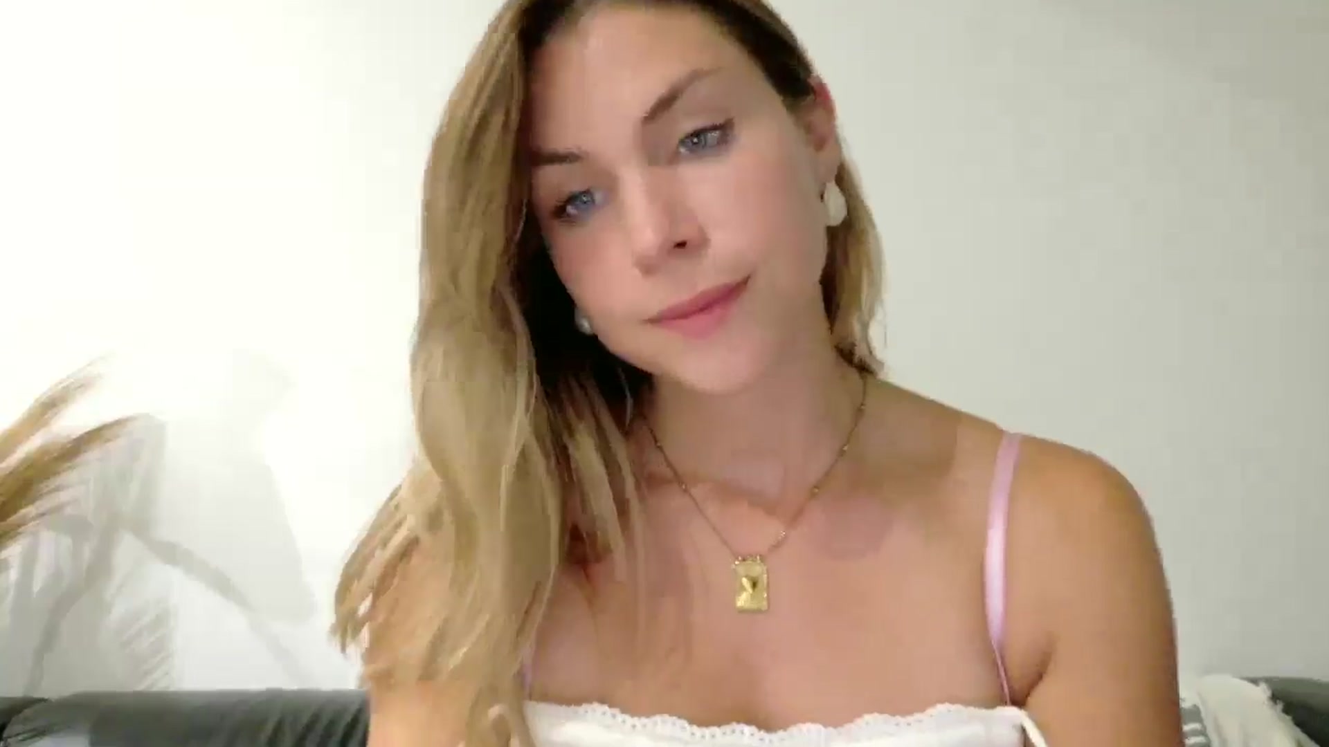 Gallery image thumbnail from Alicewonder1's myfreecams stream on, 08/07/2025, 21:11 image 15 of 20