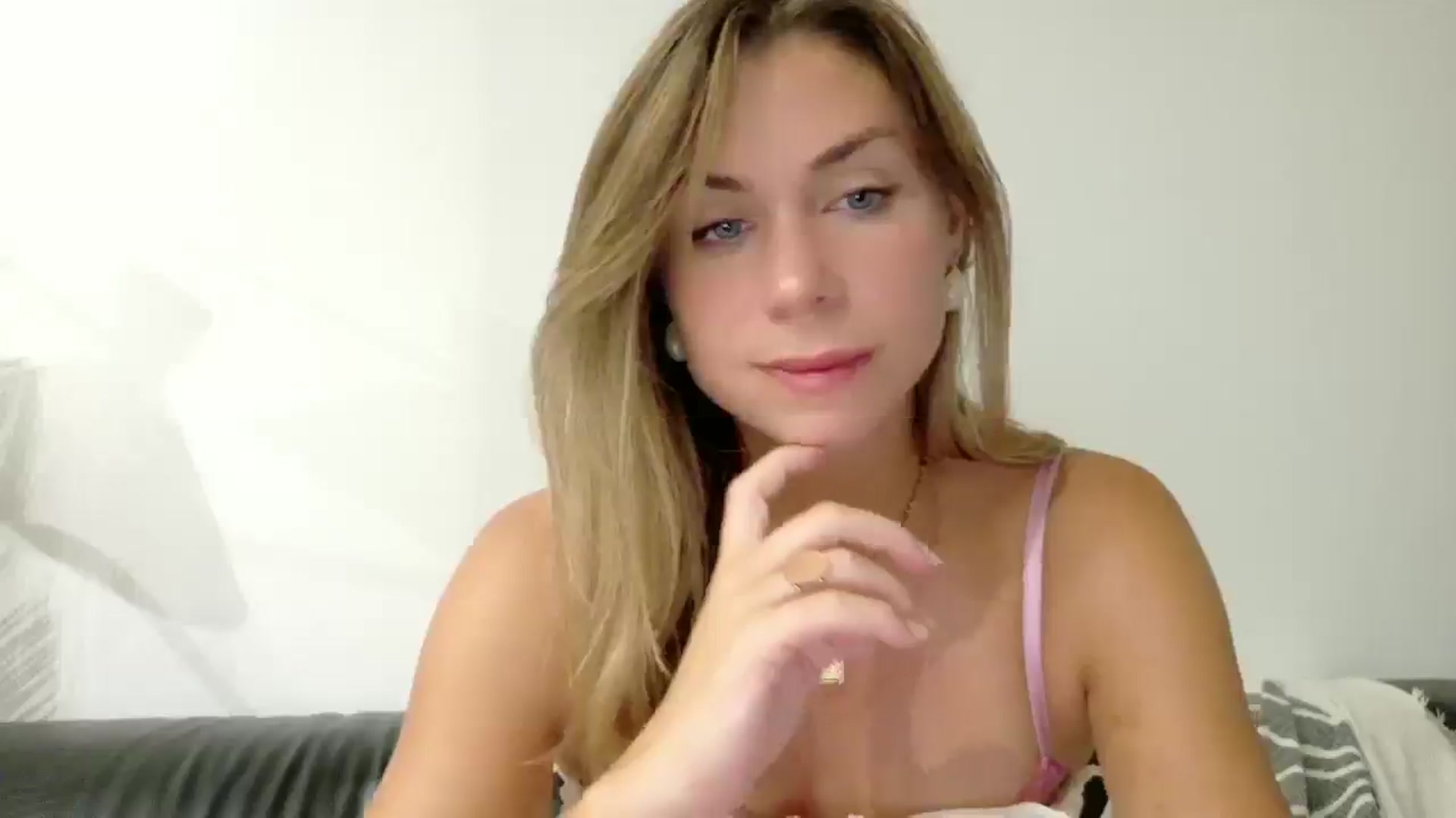 Gallery image thumbnail from Alicewonder1's myfreecams stream on, 08/07/2025, 21:11 image 13 of 20