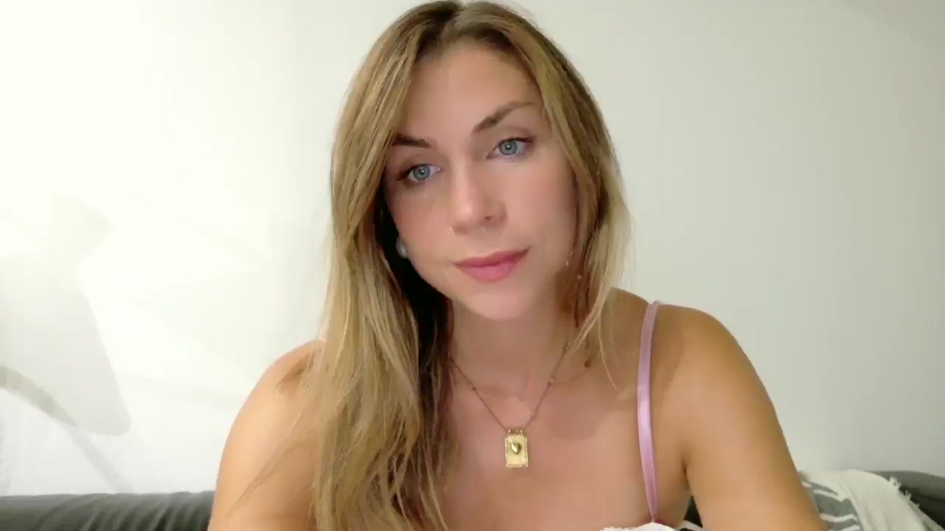 Gallery image thumbnail from Alicewonder1's myfreecams stream on, 08/07/2025, 21:11 image 3 of 20