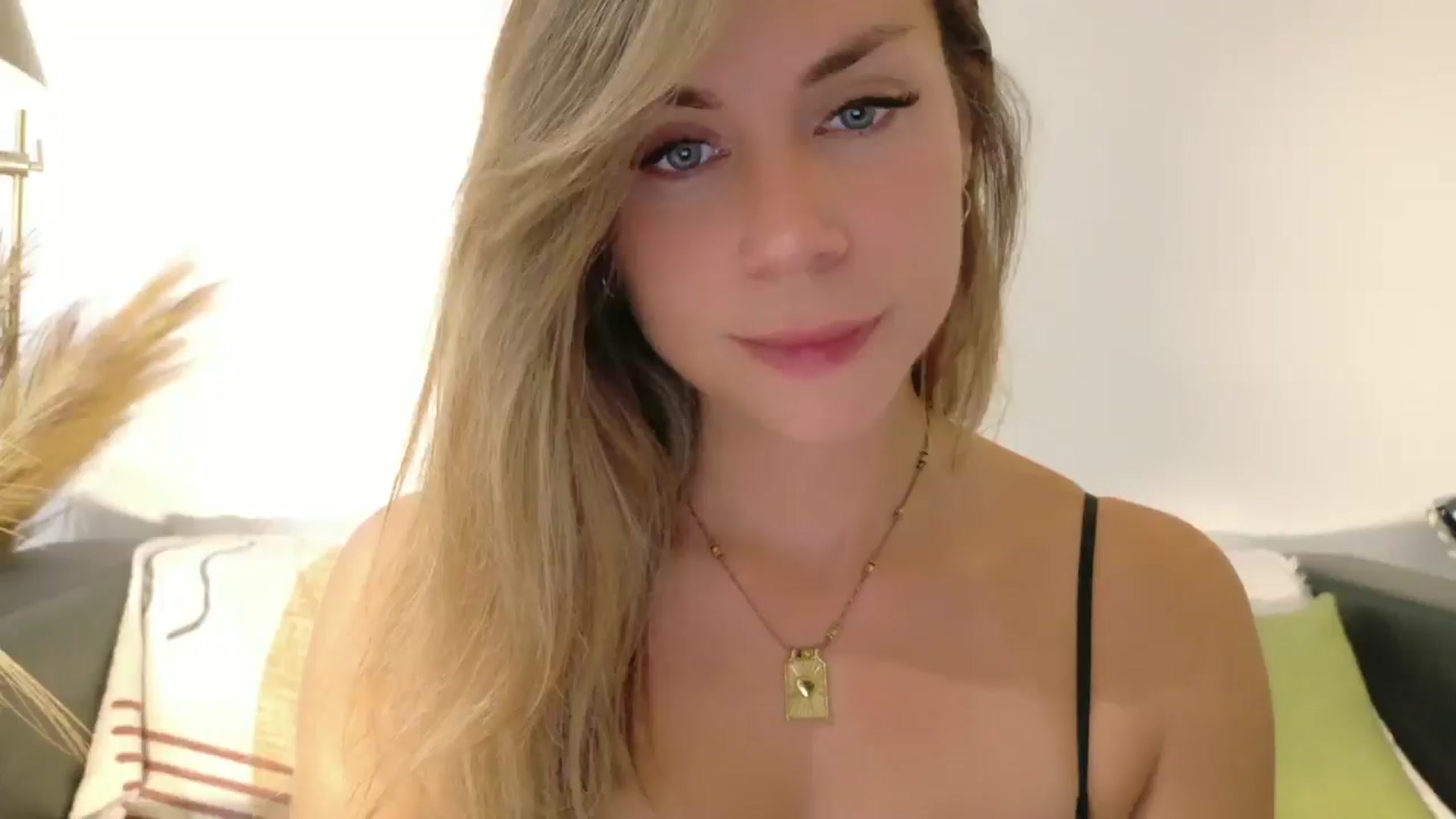 Gallery image thumbnail from Alicewonder1's myfreecams stream on, 08/08/2025, 20:03 image 10 of 20