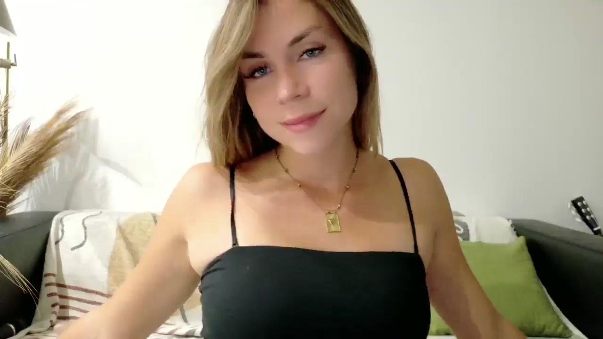 Gallery image thumbnail from Alicewonder1's myfreecams stream on, 08/08/2025, 20:03 image 20 of 20