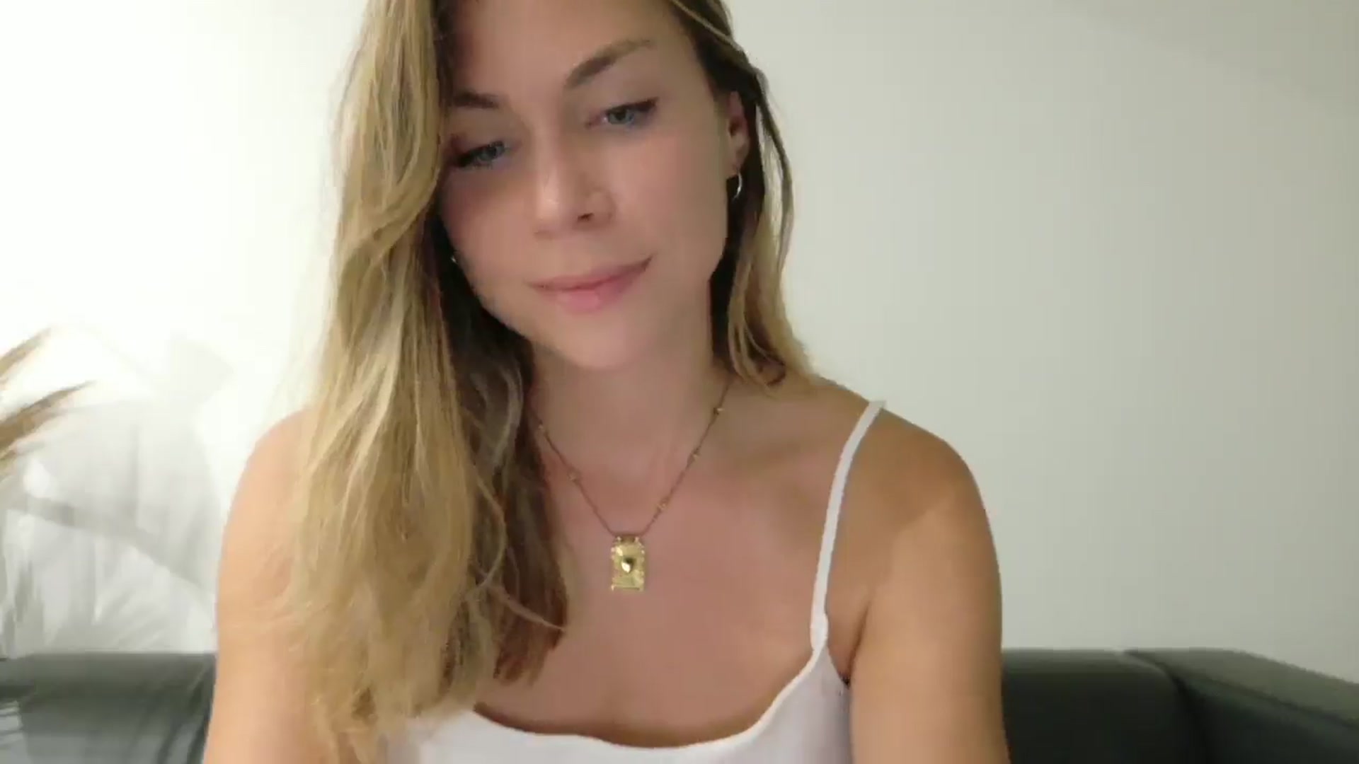 Gallery image thumbnail from Alicewonder1's myfreecams stream on, 08/27/2025, 19:06 image 12 of 20