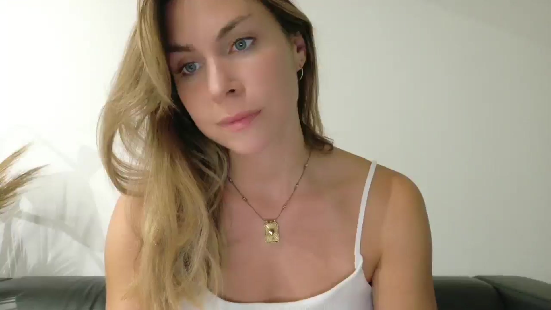 Gallery image thumbnail from Alicewonder1's myfreecams stream on, 08/27/2025, 19:06 image 5 of 20