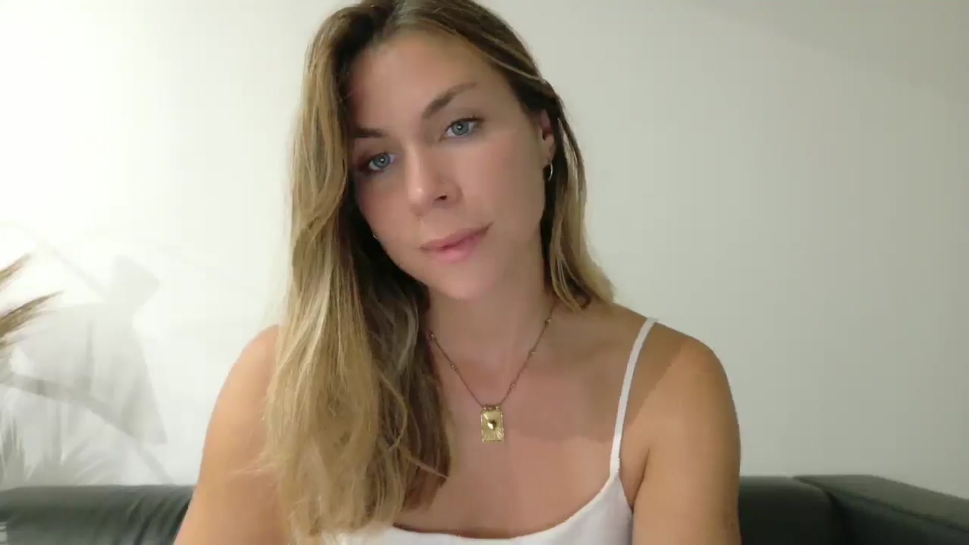 Gallery image thumbnail from Alicewonder1's myfreecams stream on, 08/27/2025, 19:06 image 13 of 20