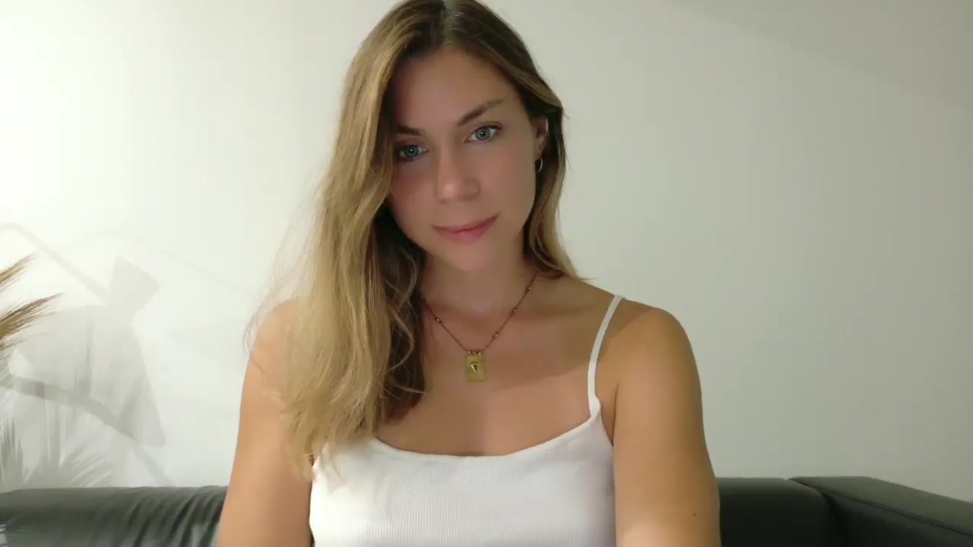 Gallery image thumbnail from Alicewonder1's myfreecams stream on, 08/27/2025, 19:06 image 10 of 20
