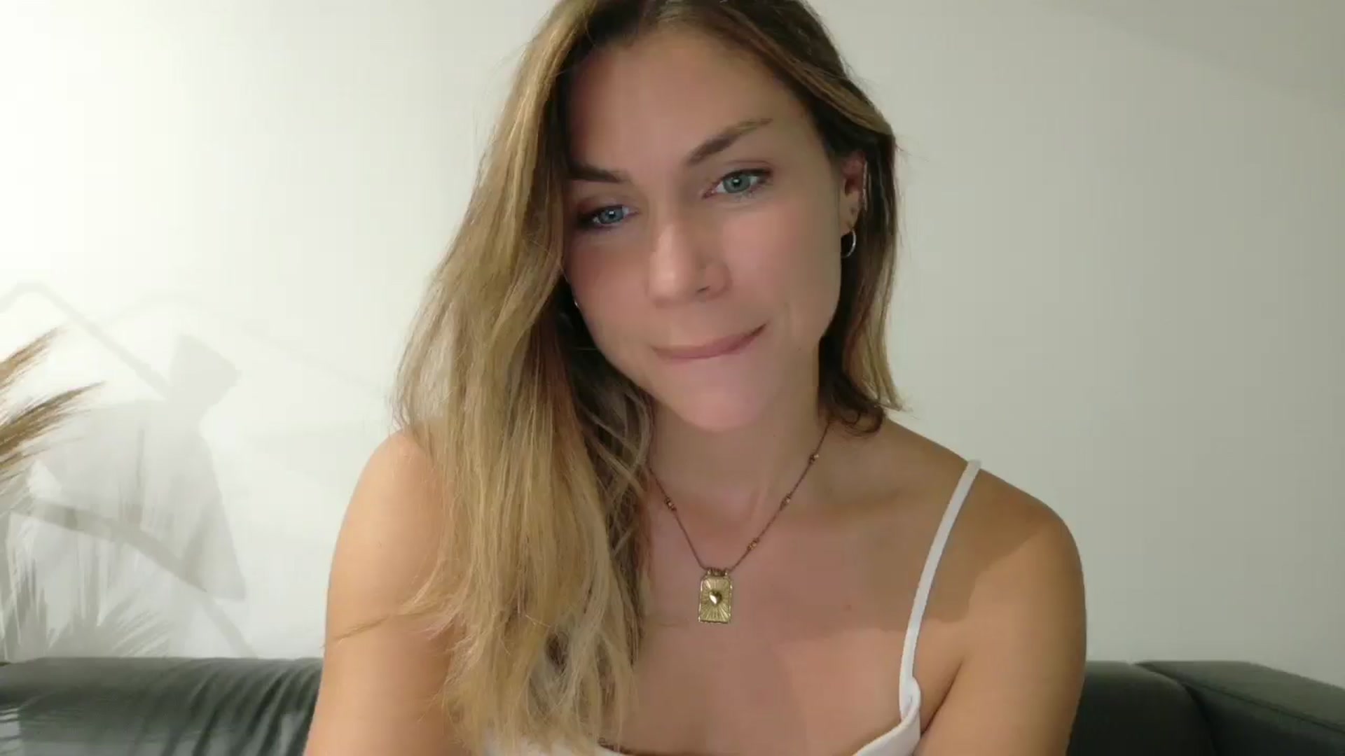 Gallery image thumbnail from Alicewonder1's myfreecams stream on, 08/27/2025, 19:06 image 8 of 20