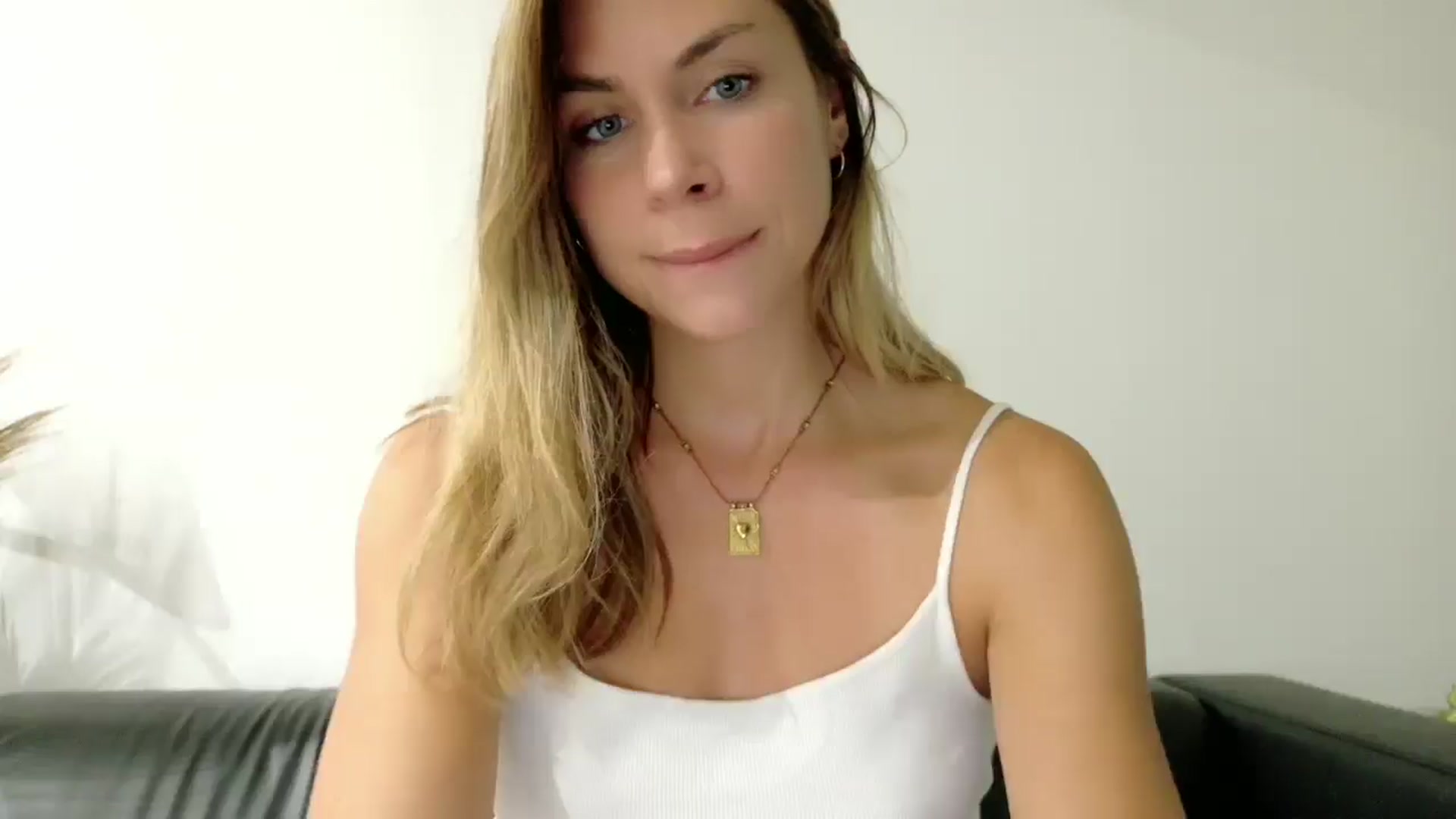 Gallery image thumbnail from Alicewonder1's myfreecams stream on, 08/27/2025, 21:29 image 2 of 20