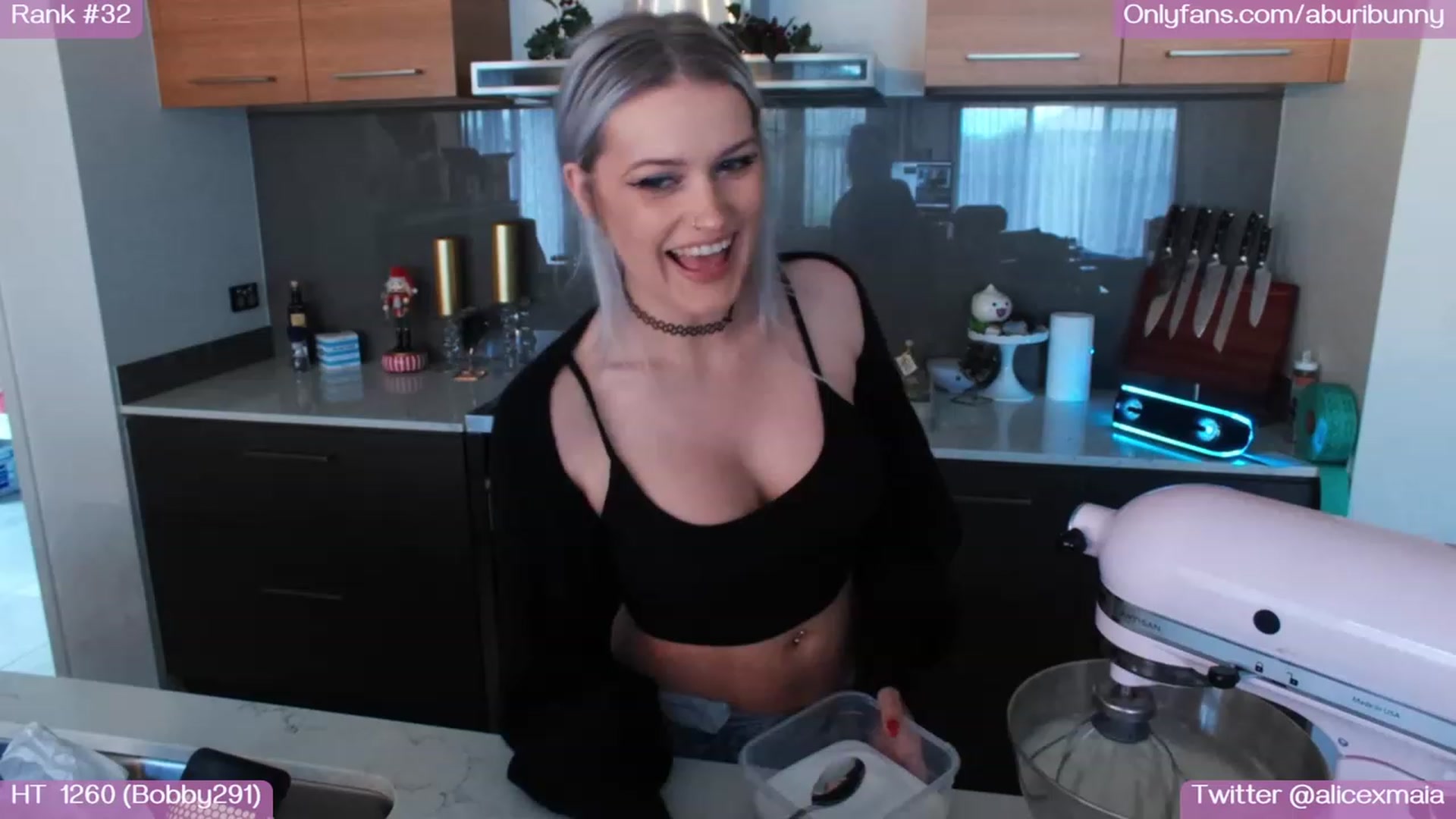 Gallery image thumbnail from AlicexMaia's myfreecams stream on, 12/21/2022, 05:47 image 11 of 20