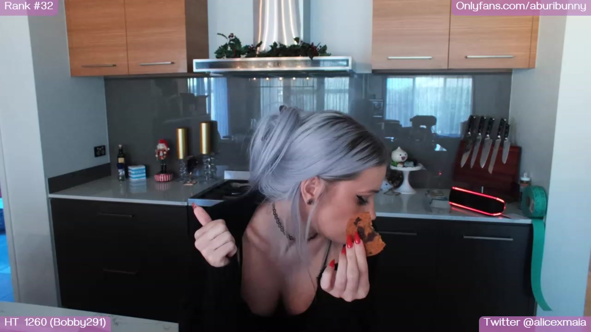 Gallery image thumbnail from AlicexMaia's myfreecams stream on, 12/21/2022, 05:47 image 19 of 20