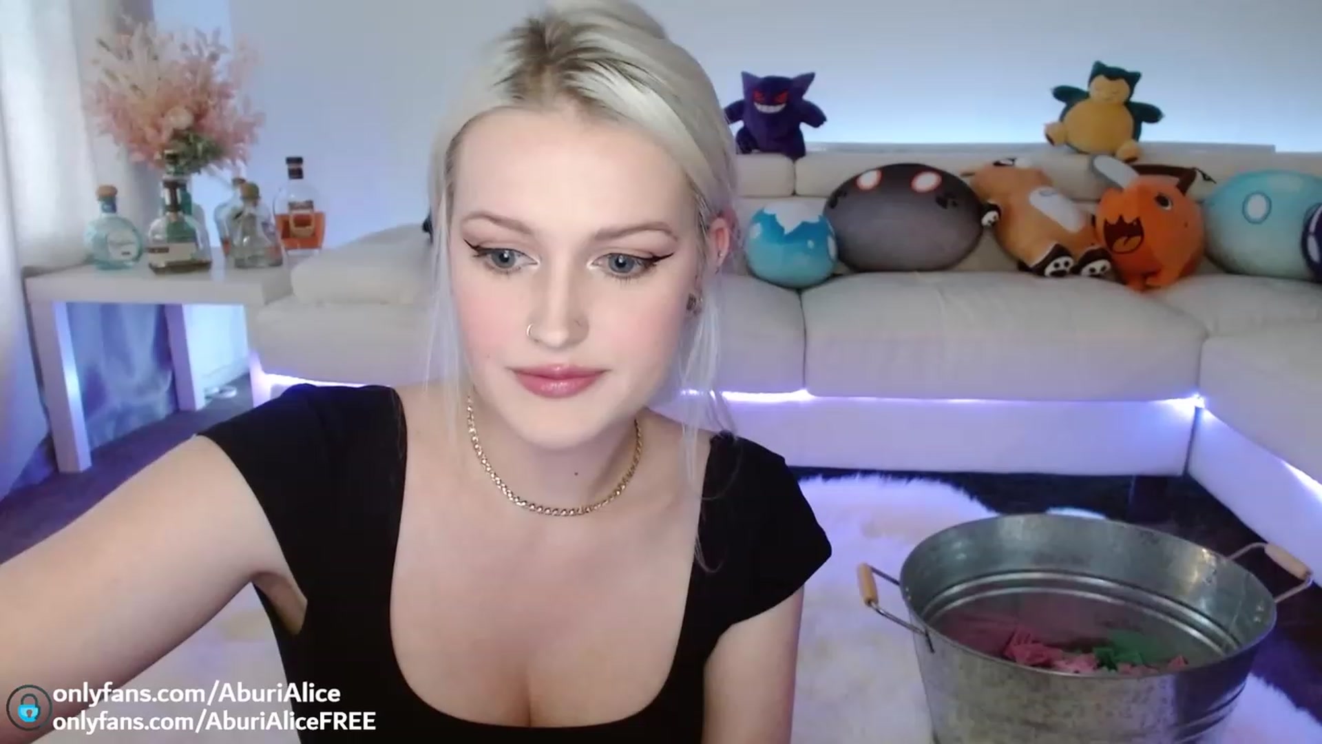 Gallery image thumbnail from AlicexMaia's myfreecams stream on, 06/03/2023, 03:51 image 2 of 20