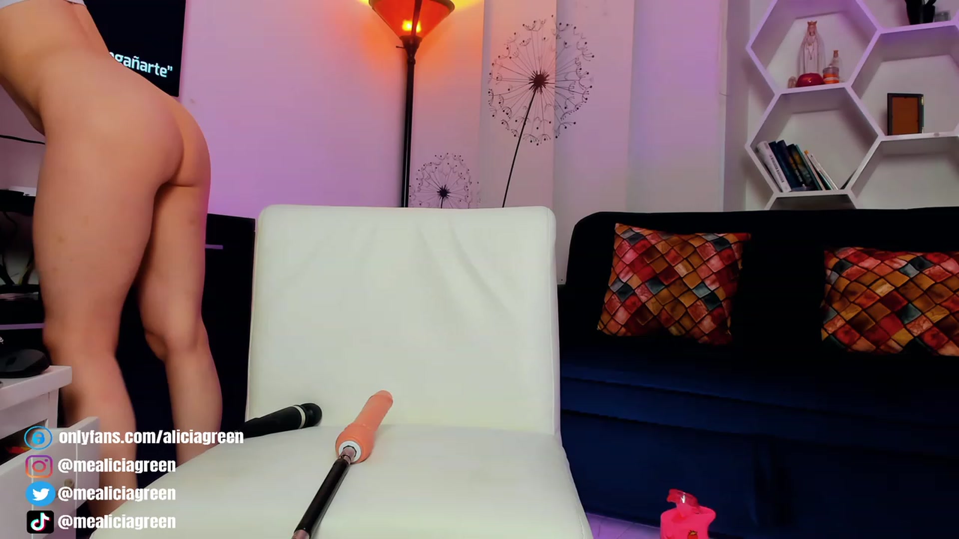 Gallery image thumbnail from AliciaGreen1's myfreecams stream on, 04/13/2023, 03:09 image 2 of 20