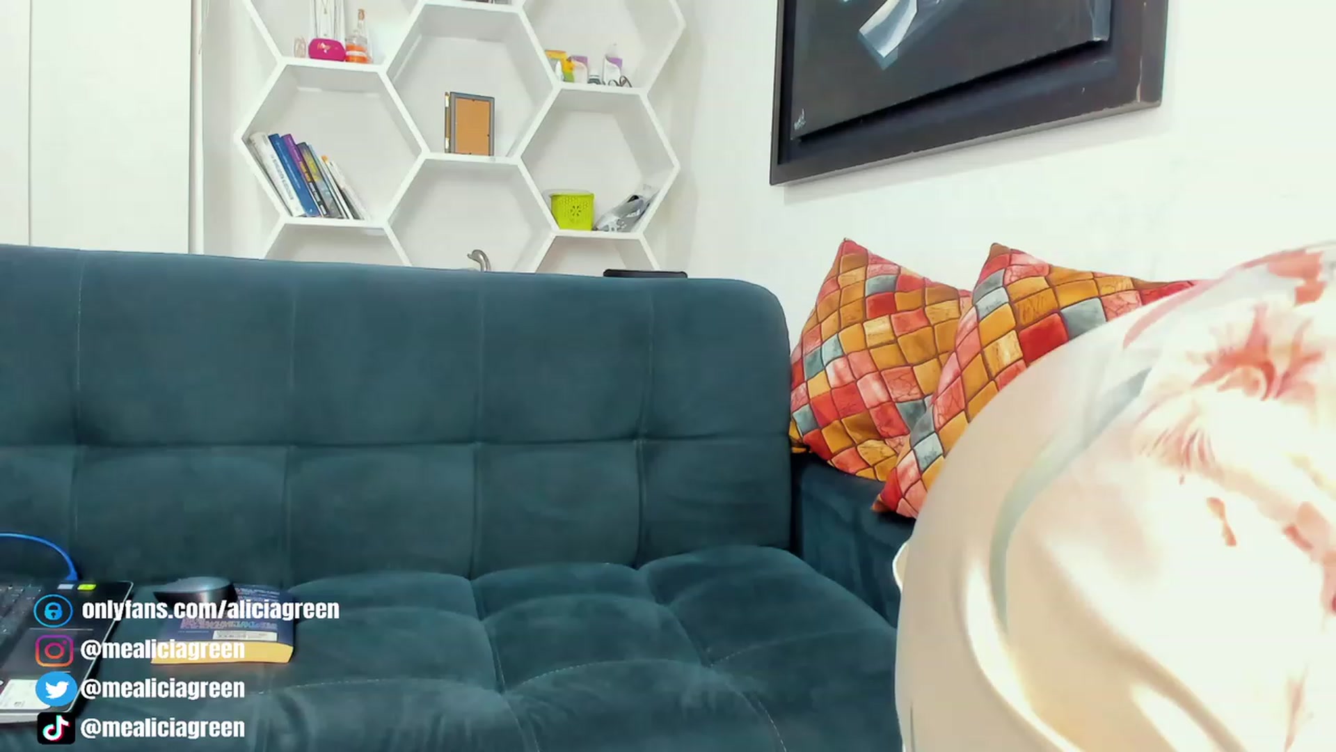 Gallery image thumbnail from AliciaGreen1's myfreecams stream on, 04/20/2023, 03:33 image 4 of 20