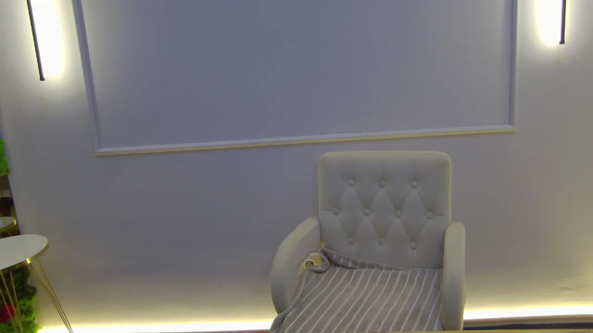 Gallery image thumbnail from AliciaKristal's myfreecams stream on, 11/19/2024, 24:07 image 17 of 20