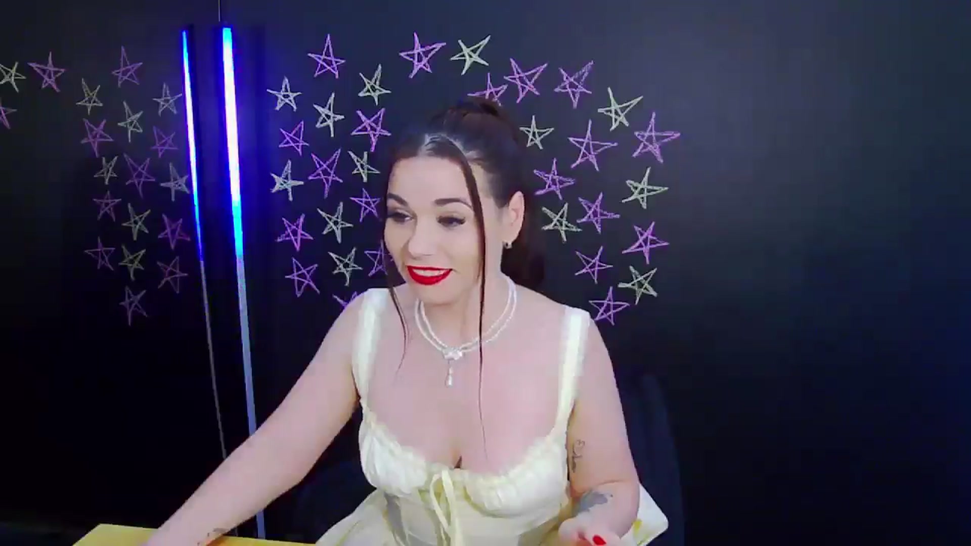 Gallery image thumbnail from AliciaKristal's myfreecams stream on, 11/28/2024, 01:18 image 13 of 20