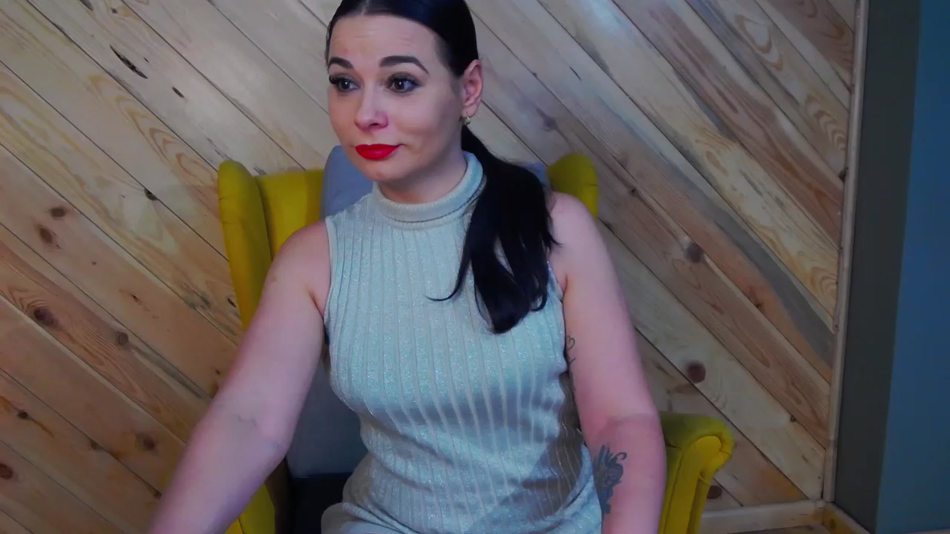 Gallery image thumbnail from AliciaKristal's myfreecams stream on, 12/07/2024, 23:41 image 2 of 20