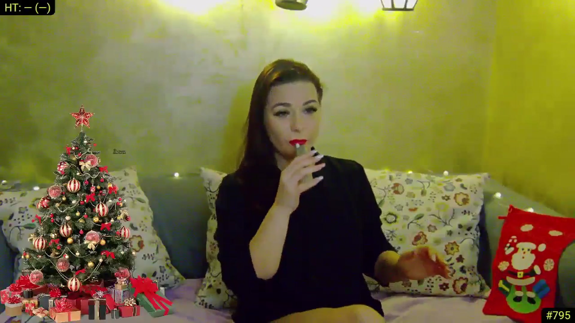 Gallery image thumbnail from AliciaKristal's myfreecams stream on, 12/22/2024, 24:10 image 3 of 20