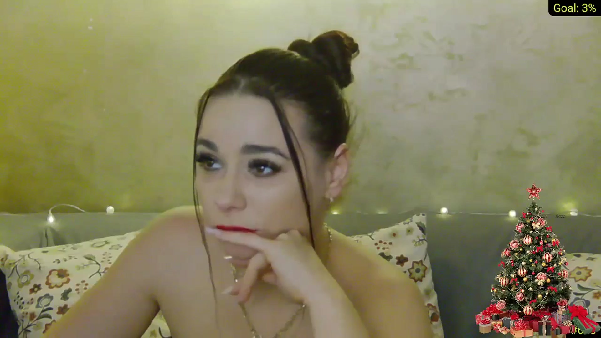 Gallery image thumbnail from AliciaKristal's myfreecams stream on, 12/23/2024, 05:07 image 7 of 20