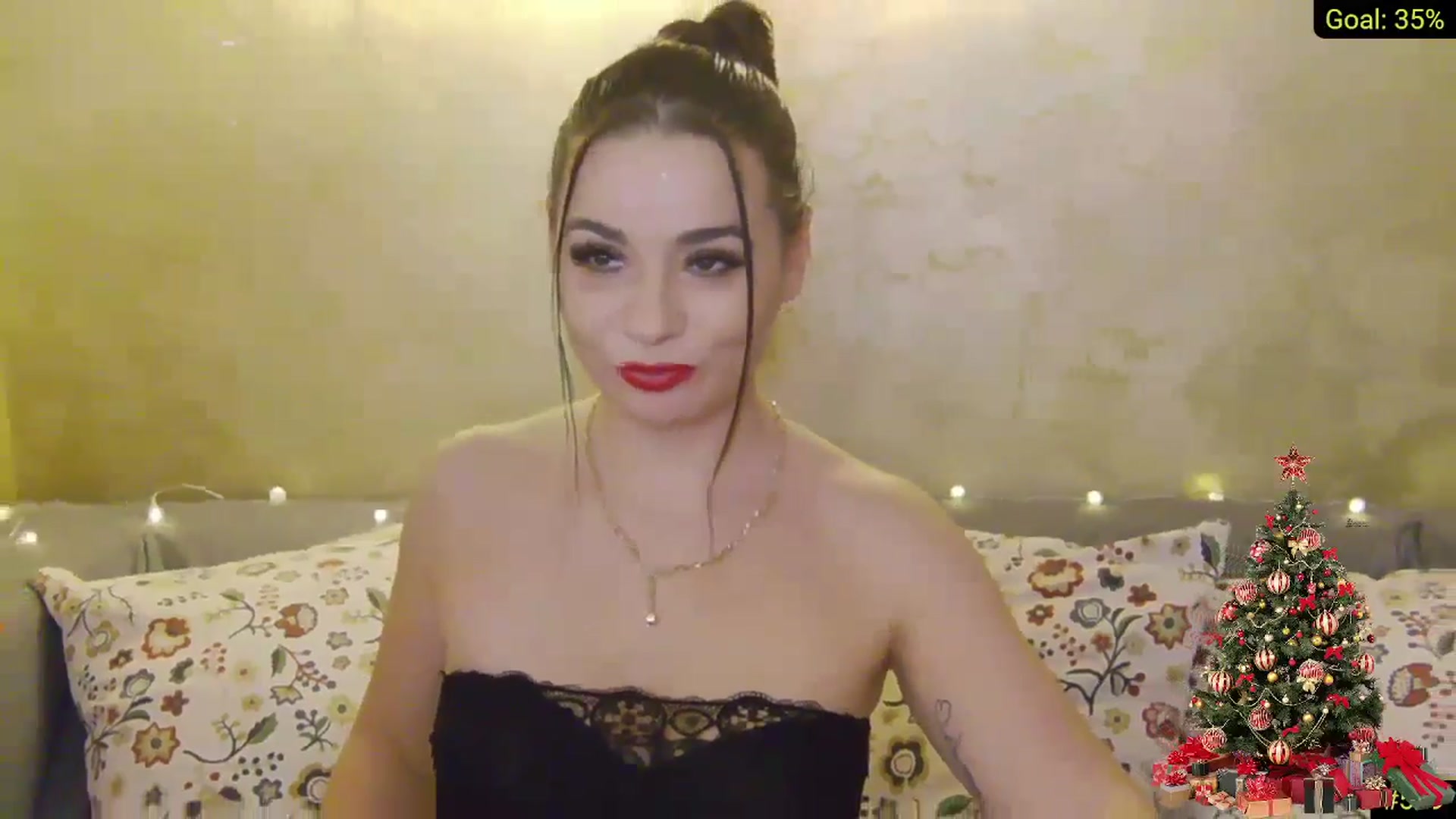 Gallery image thumbnail from AliciaKristal's myfreecams stream on, 12/23/2024, 05:12 image 4 of 20