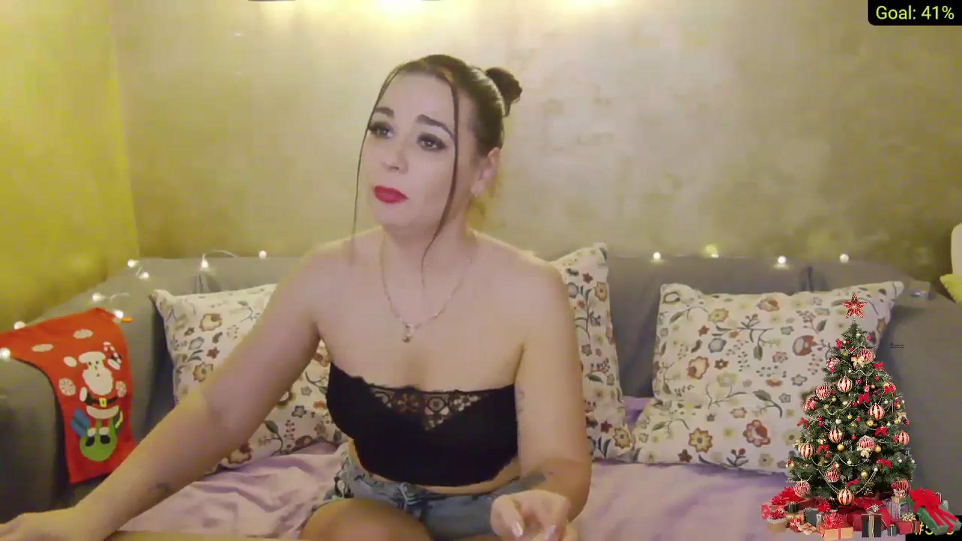 Gallery image thumbnail from AliciaKristal's myfreecams stream on, 12/23/2024, 05:12 image 13 of 20