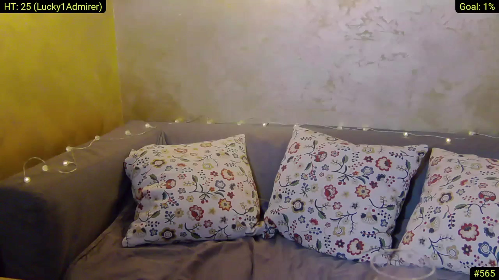 Gallery image thumbnail from AliciaKristal's myfreecams stream on, 12/28/2024, 23:26 image 16 of 20