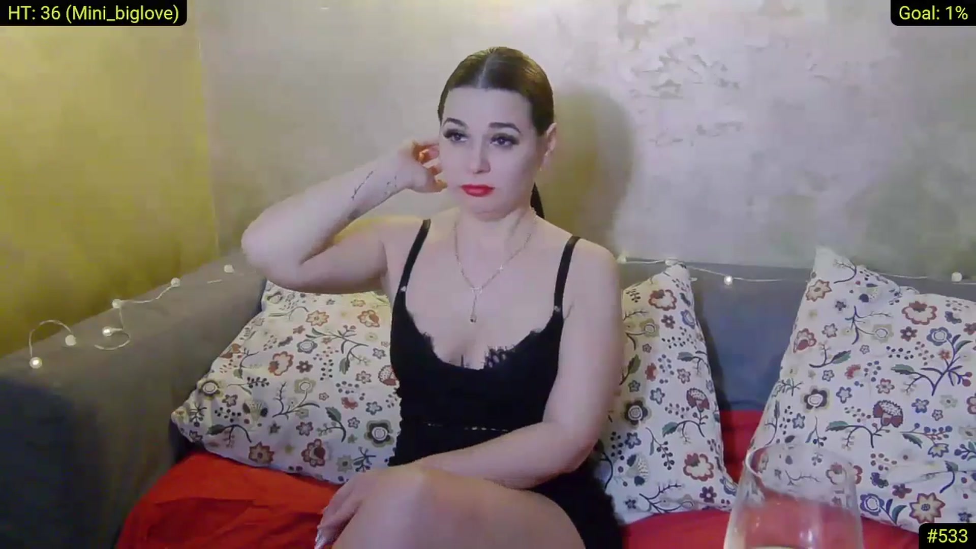 Gallery image thumbnail from AliciaKristal's myfreecams stream on, 12/29/2024, 01:34 image 17 of 20