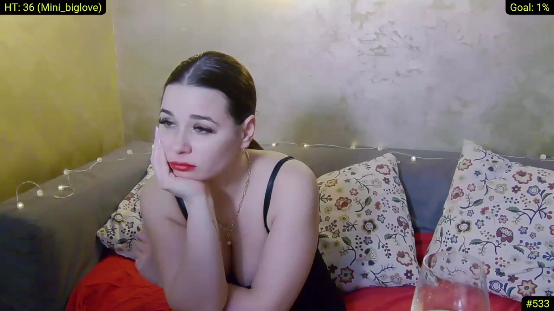 Gallery image thumbnail from AliciaKristal's myfreecams stream on, 12/29/2024, 01:34 image 14 of 20