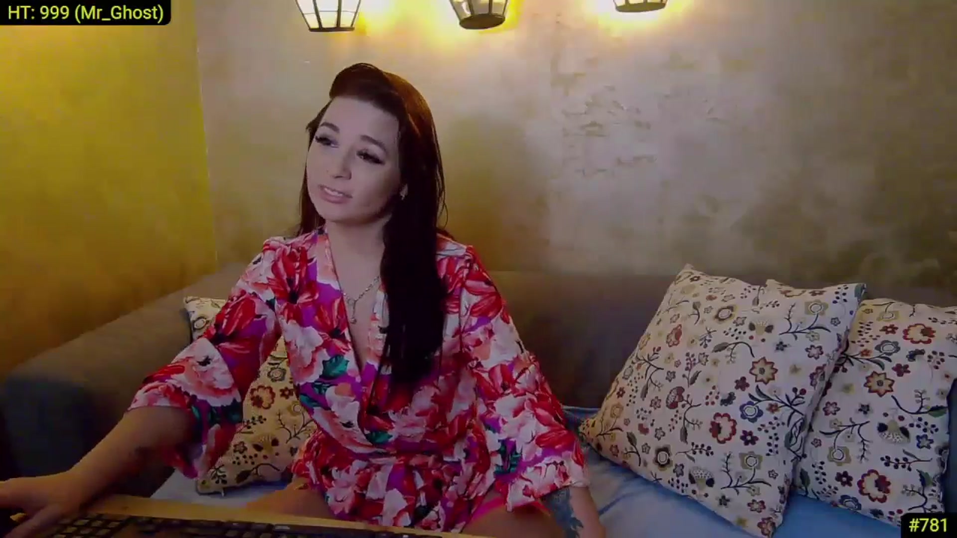 Gallery image thumbnail from AliciaKristal's myfreecams stream on, 01/01/2025, 23:55 image 14 of 20