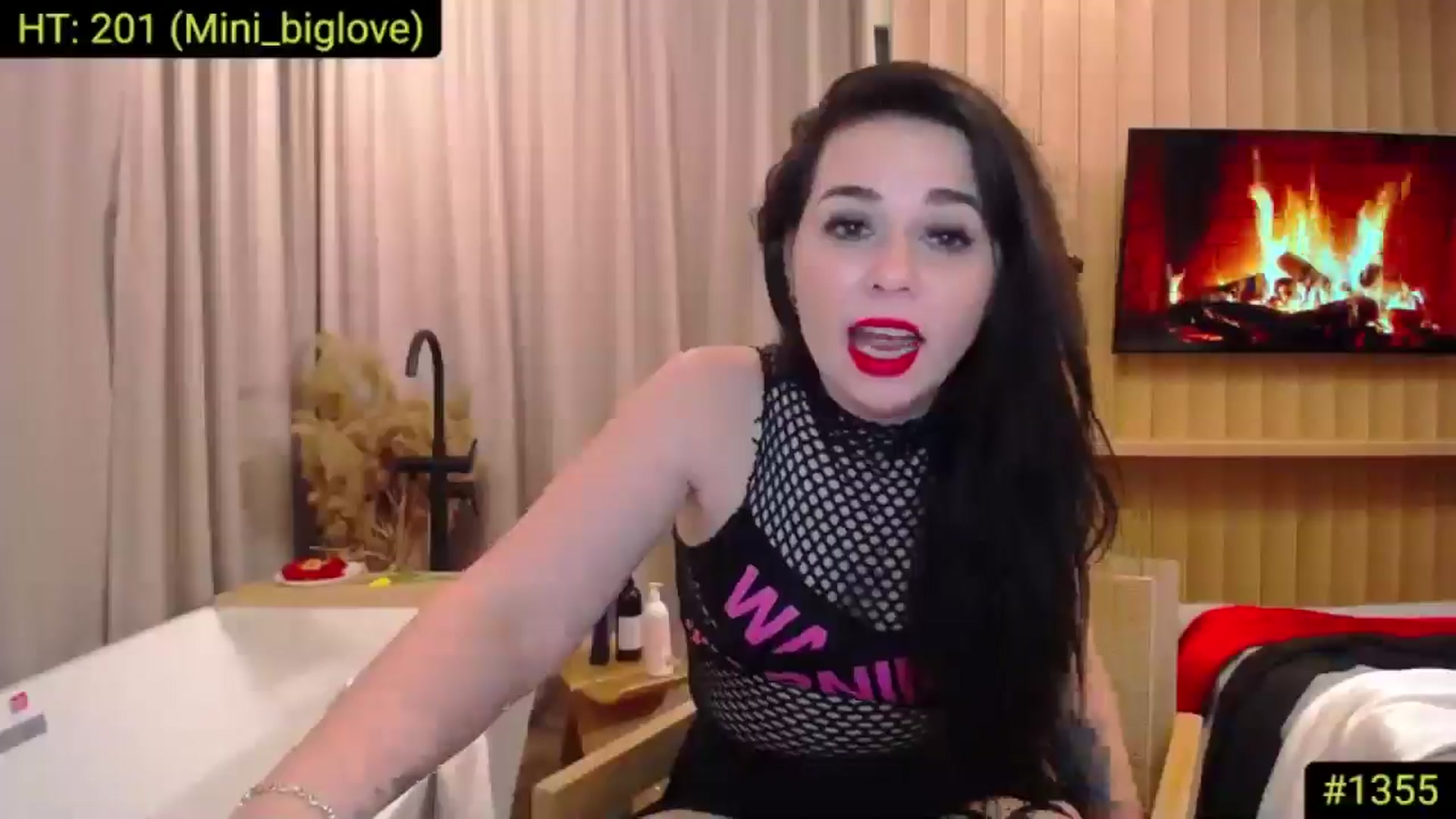Gallery image thumbnail from AliciaKristal's myfreecams stream on, 03/01/2025, 22:51 image 12 of 20