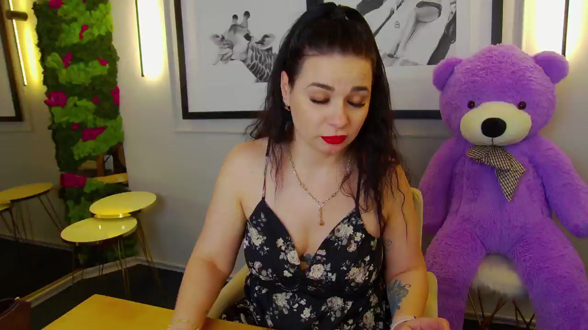 Gallery image thumbnail from AliciaKristal's myfreecams stream on, 04/08/2025, 23:44 image 20 of 20