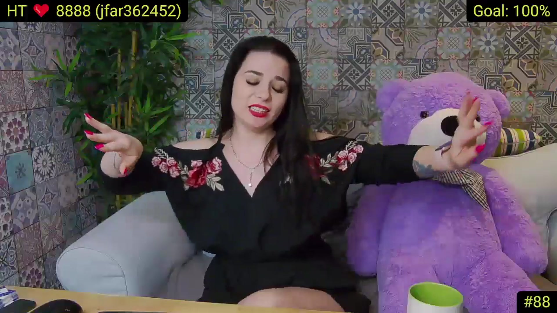 Gallery image thumbnail from AliciaKristal's myfreecams stream on, 04/12/2025, 24:53 image 14 of 20